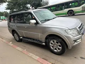 Mitsubishi Pajero 2018 Gris