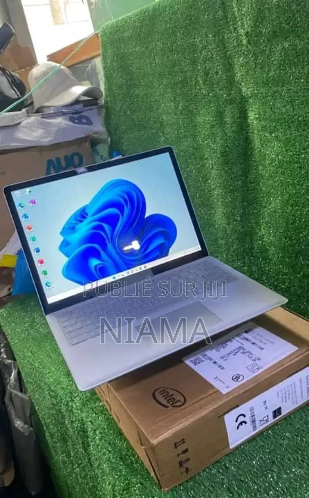 New Microsoft Surface Laptop 2 16GB Intel Core I7 SSD 512GB