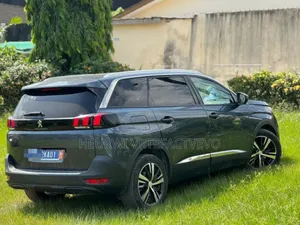 PEUGEOT 5008 1.6 BlueHDi 120 2020 Bleu