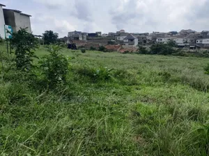 500 M2 AVEC ACD en Vente À Cocody Angre