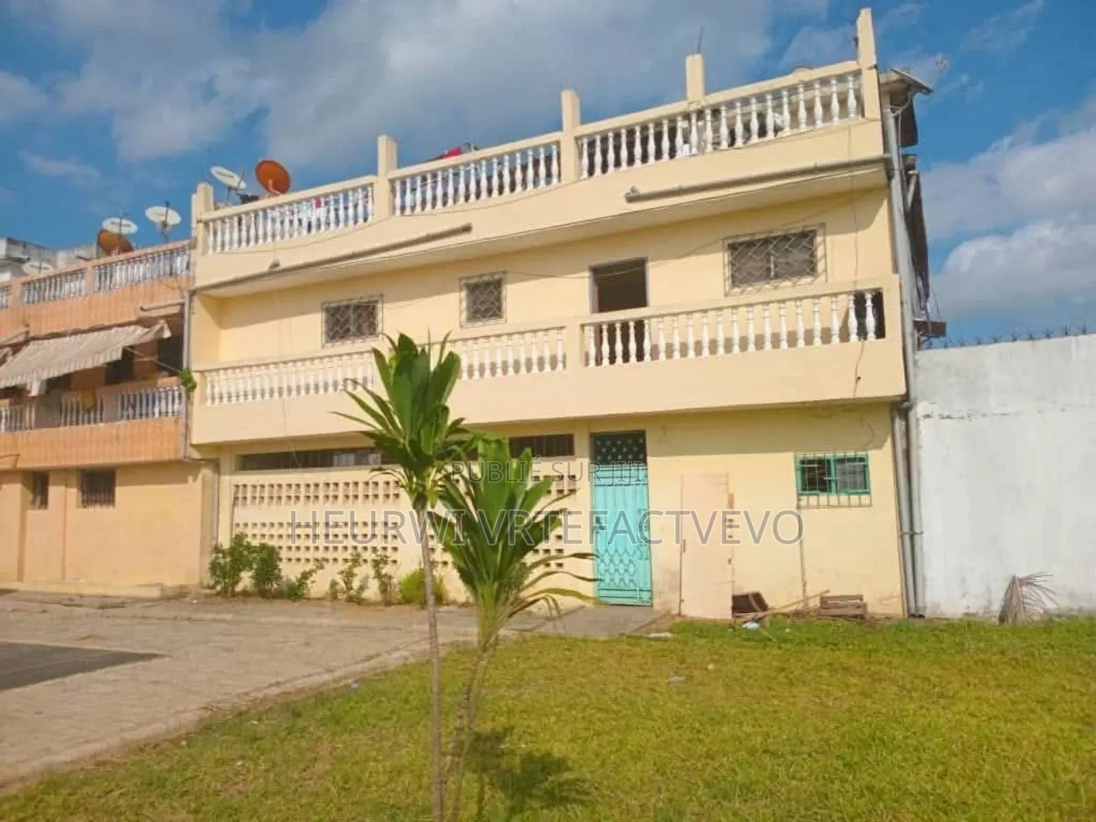 9chbre Duplex dans Yoza6, Cocody à Louer