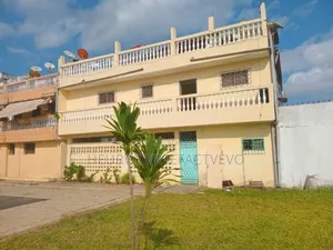 9chbre Duplex dans Yoza6, Cocody à Louer