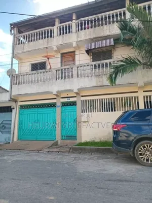 9chbre Duplex dans Yoza6, Cocody à Louer