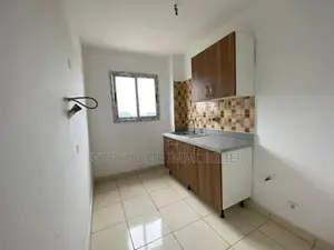 3chbre Appartement dans Samuel, Yopougon à Louer