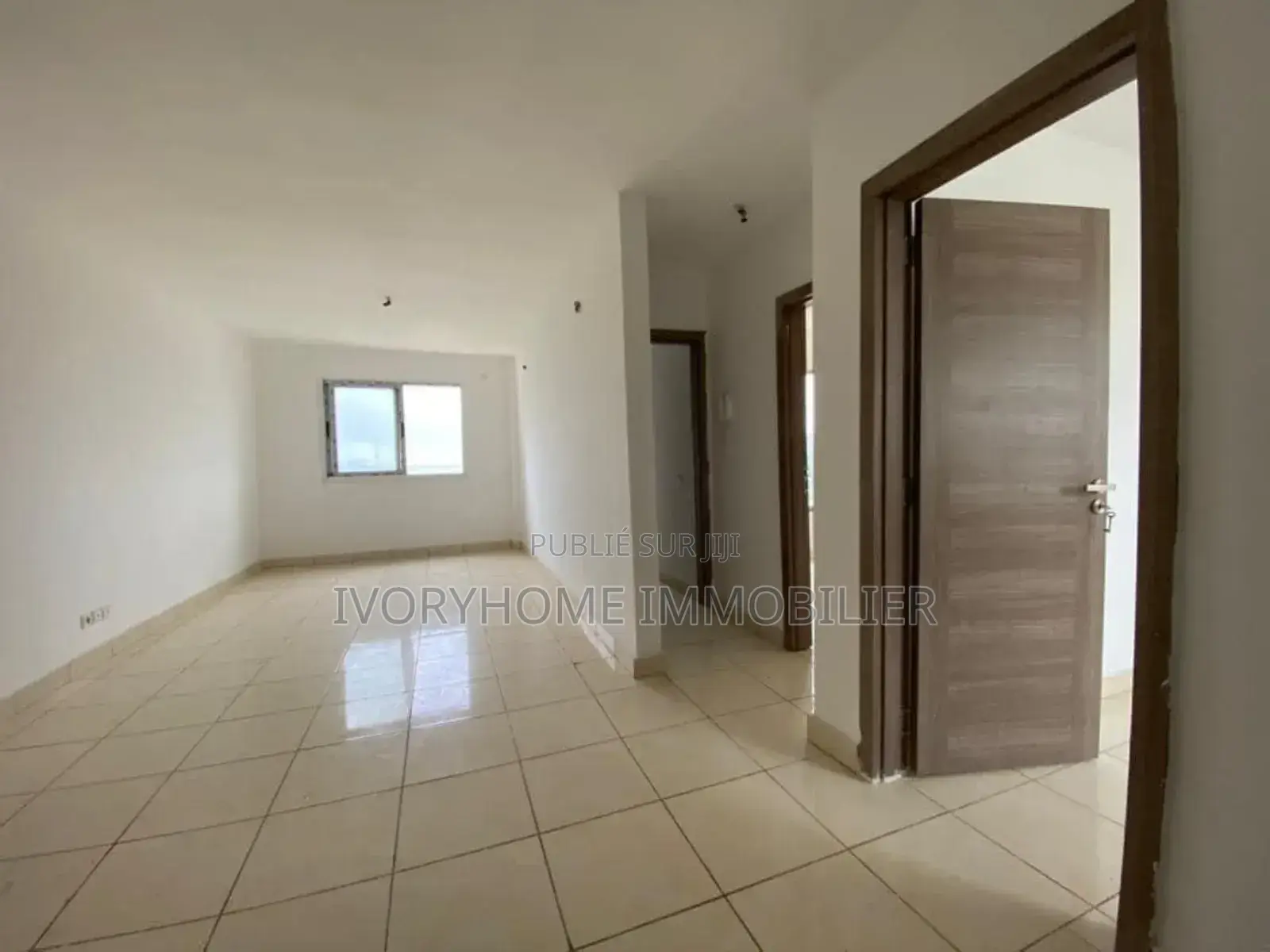 3chbre Appartement dans Samuel, Yopougon à Louer