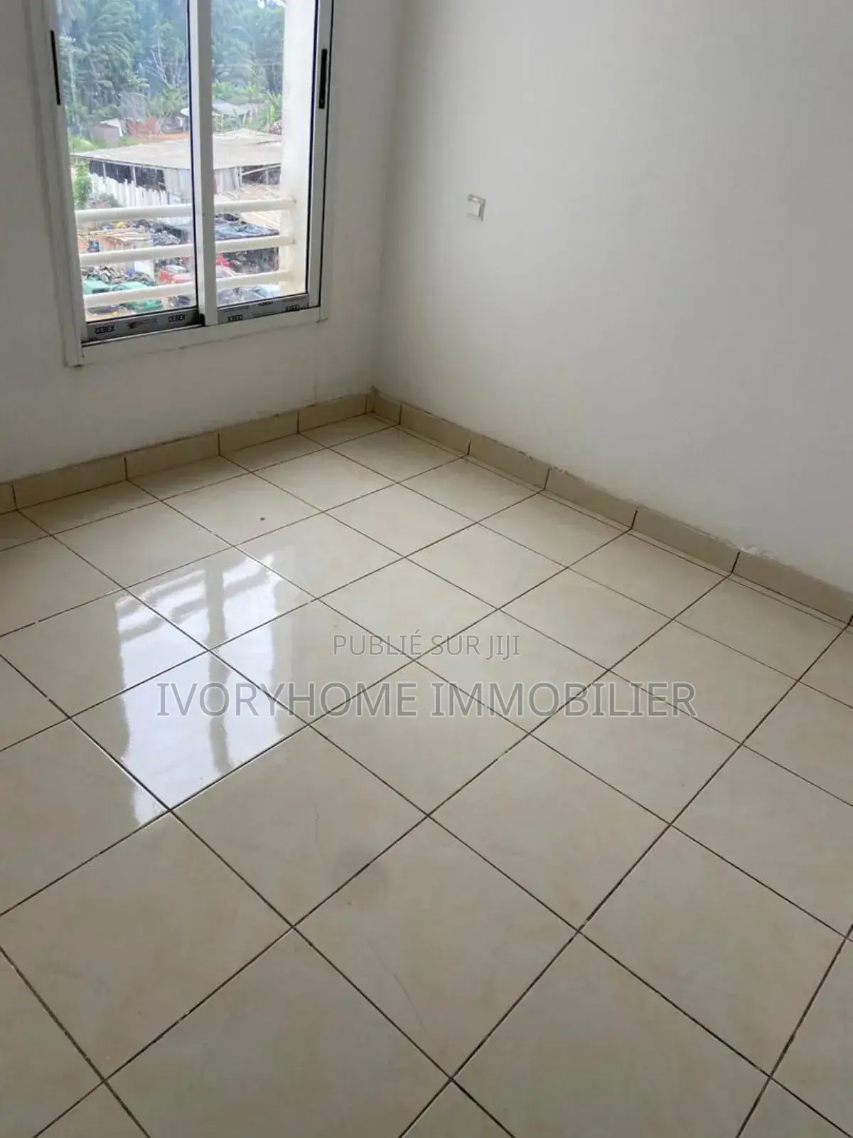 3chbre Appartement dans Samuel, Yopougon à Louer