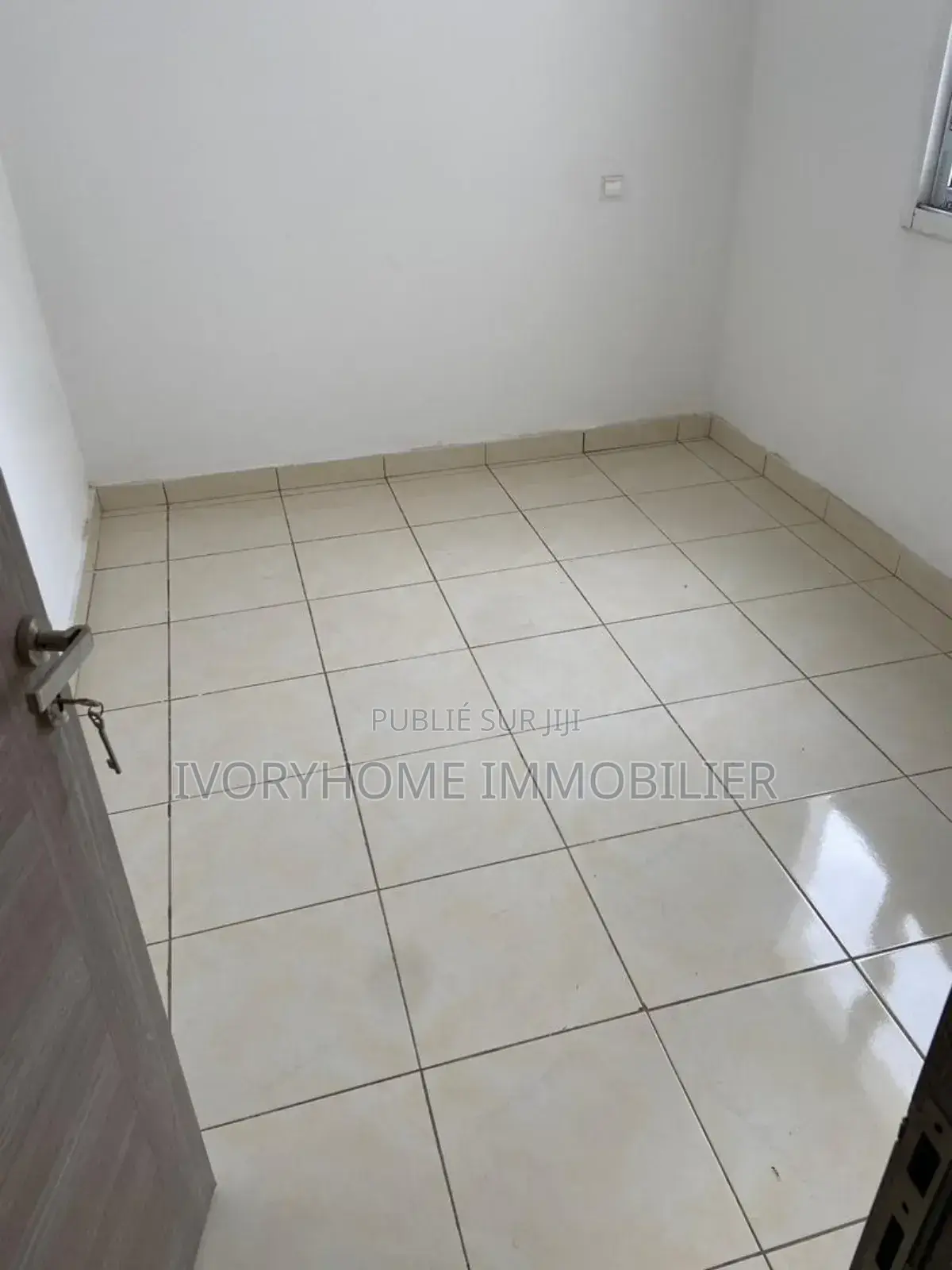3chbre Appartement dans Samuel, Yopougon à Louer