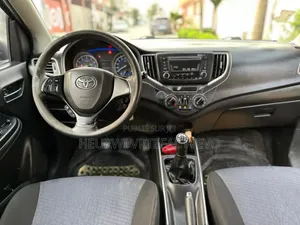 Toyota Starlet 2022 Bleu