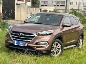 Photo - Hyundai Tucson SE AWD 2018 Doré