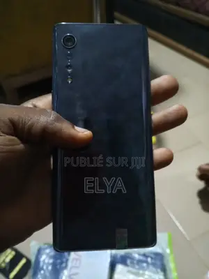 Neuf LG Velours 128 GB Noir