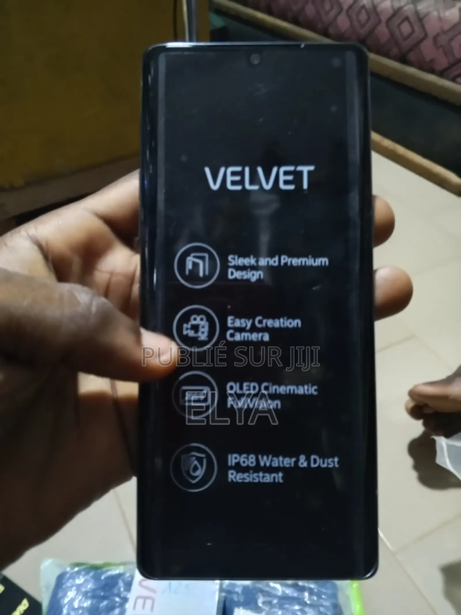 Neuf LG Velours 128 GB Noir