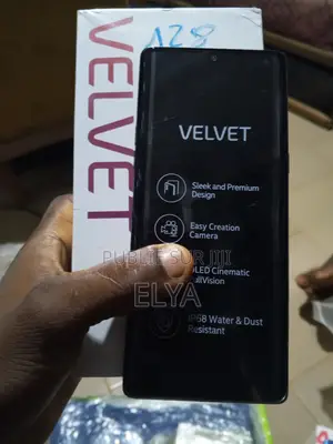 Neuf LG Velours 128 GB Noir