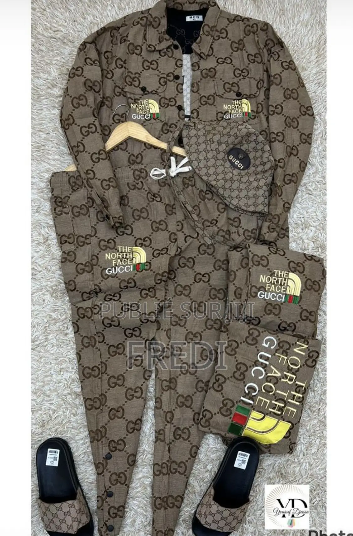 Complet Homme Chic Et Élégant De Qualité