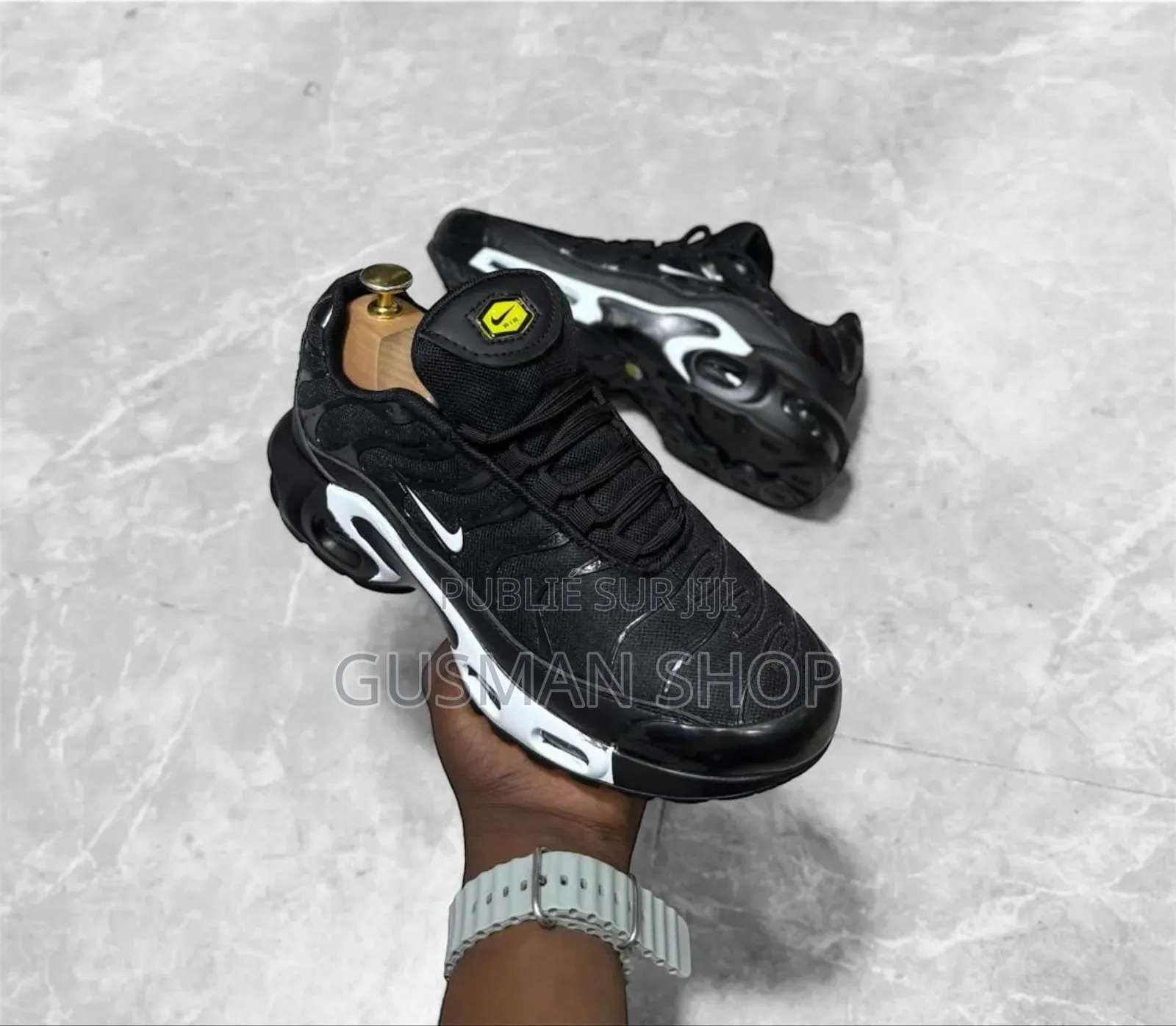 Paires De Chaussures