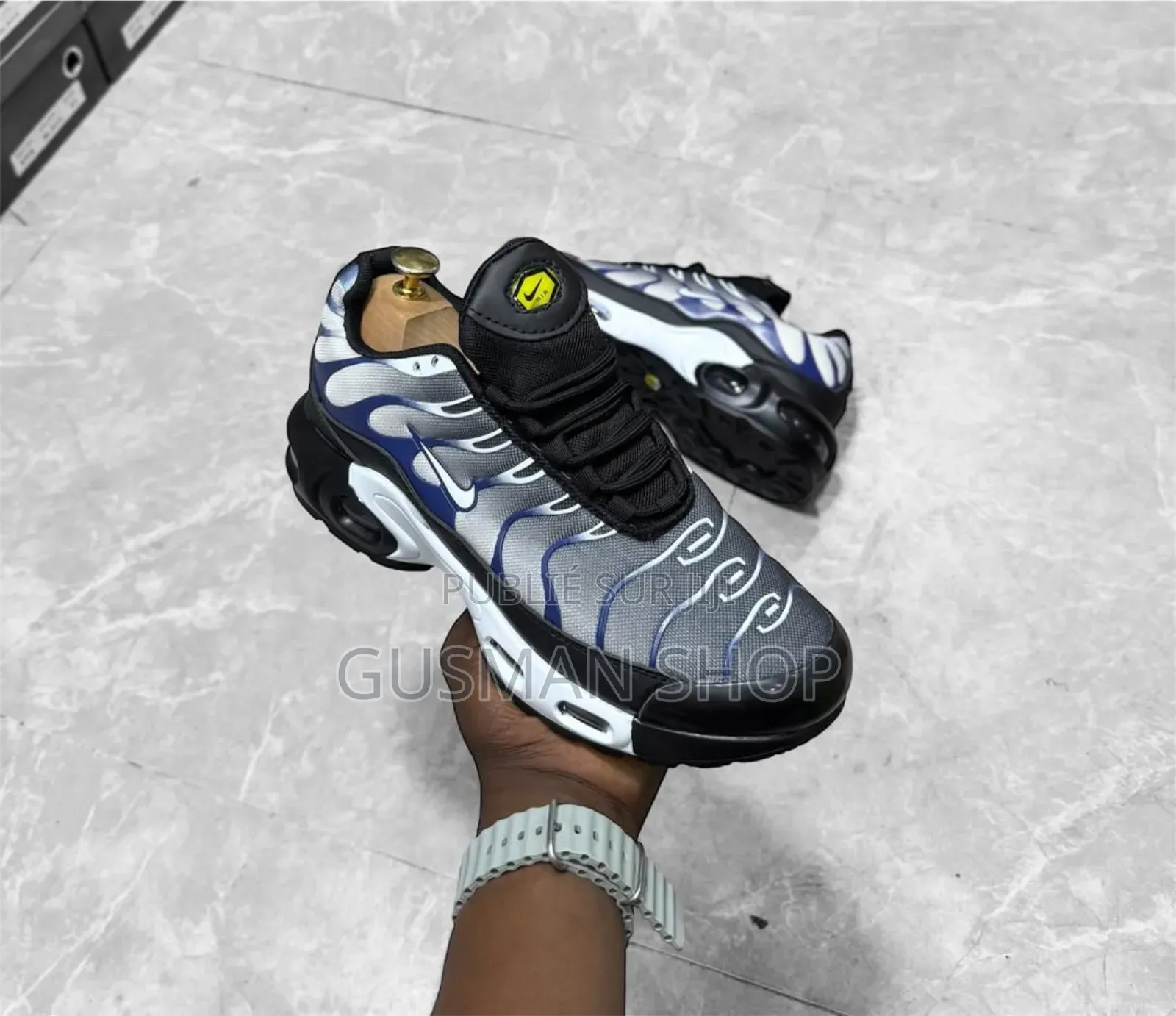 Paires De Chaussures