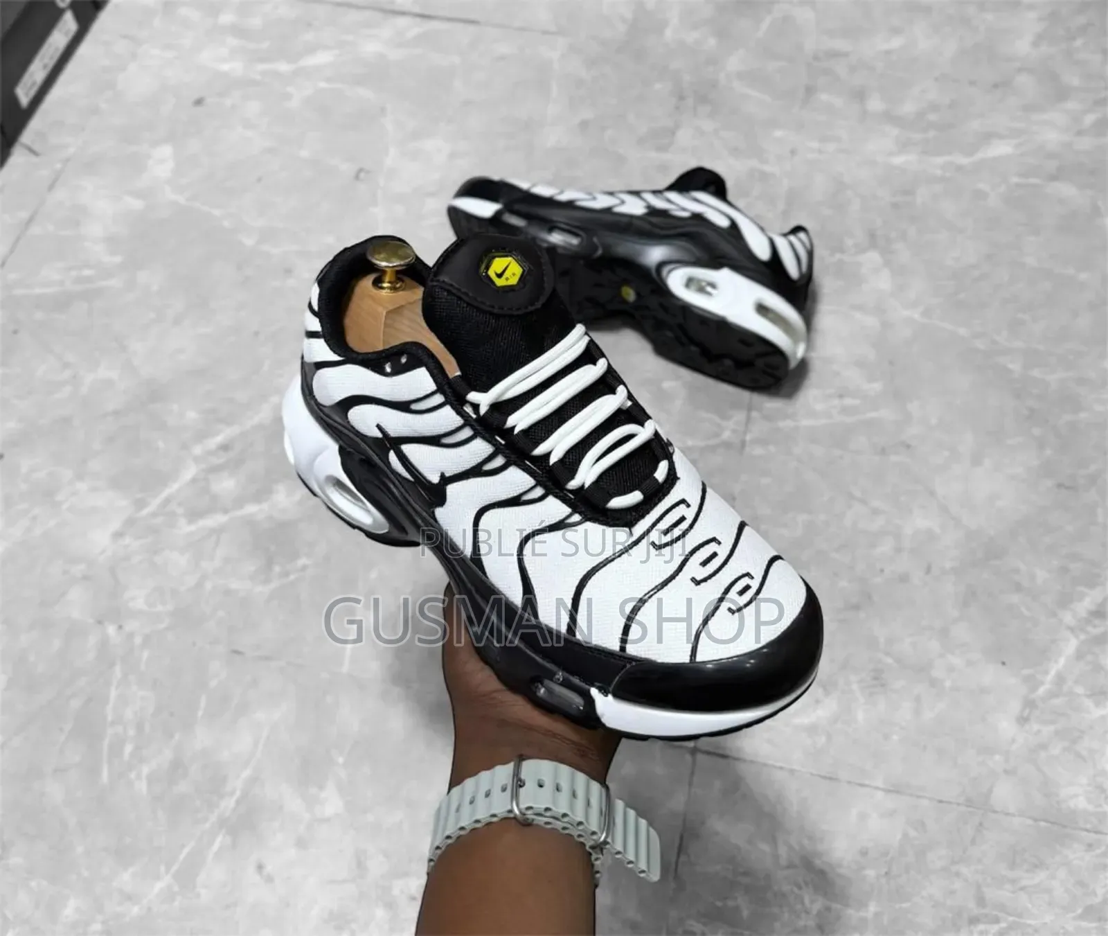 Paires De Chaussures