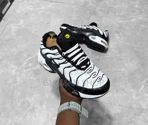 Paires De Chaussures