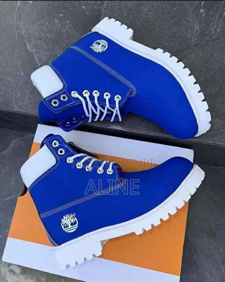 De Belles Paires De Bottes Disponibles