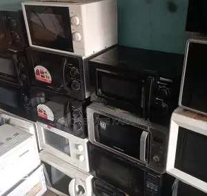 Des Fours Micro-Ondes Disponibles en Très Bon État