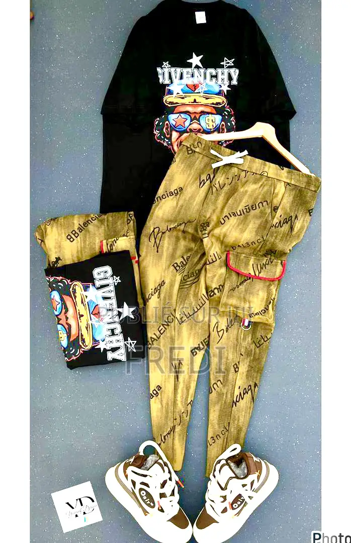 Complet Vêtements Homme Chic Et Élégant