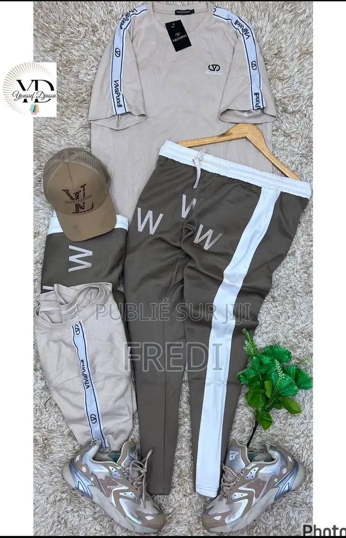 Complet Vêtements Homme Chic Et Élégant