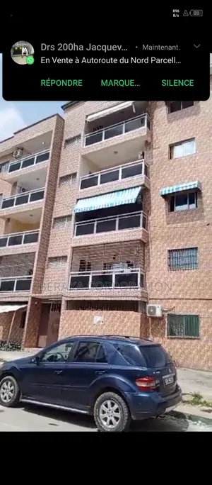 3chbre Appartement dans Beraka Corporation, Cocody à Vendre