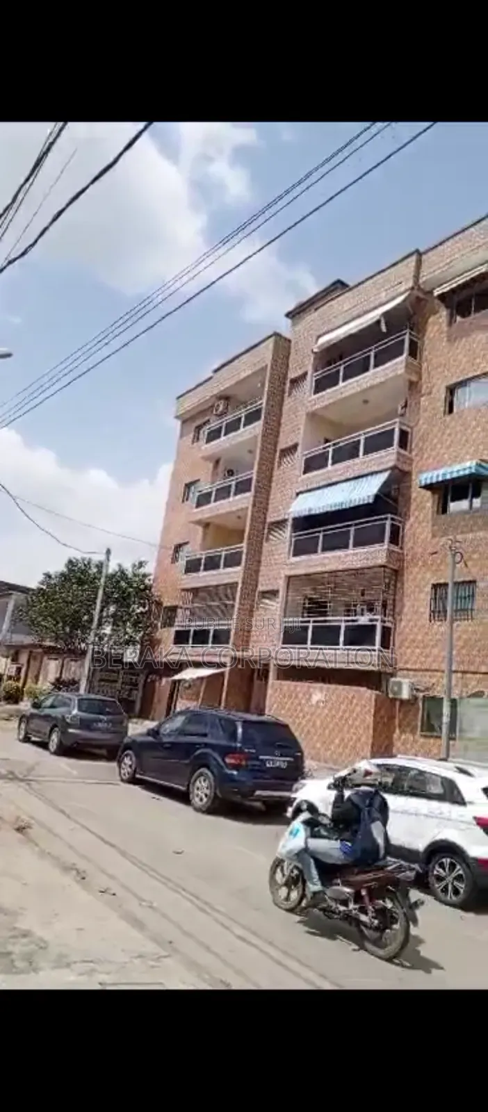 3chbre Appartement dans Beraka Corporation, Cocody à Vendre