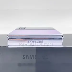 Neuf Samsung Galaxy Z Flip4 256 GB Violet