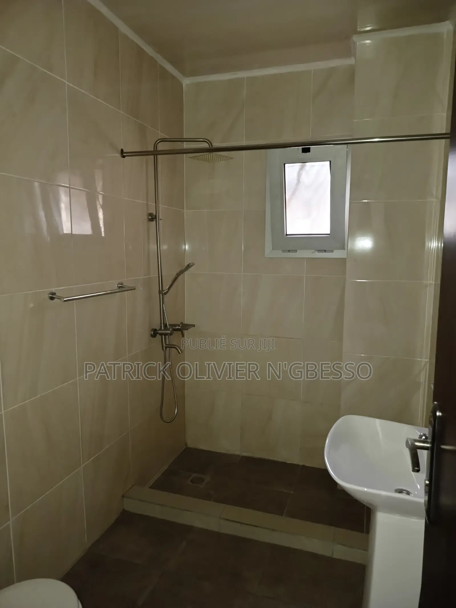 3chbre Appartement dans Appartement 4 Pièces, Cocody à Louer