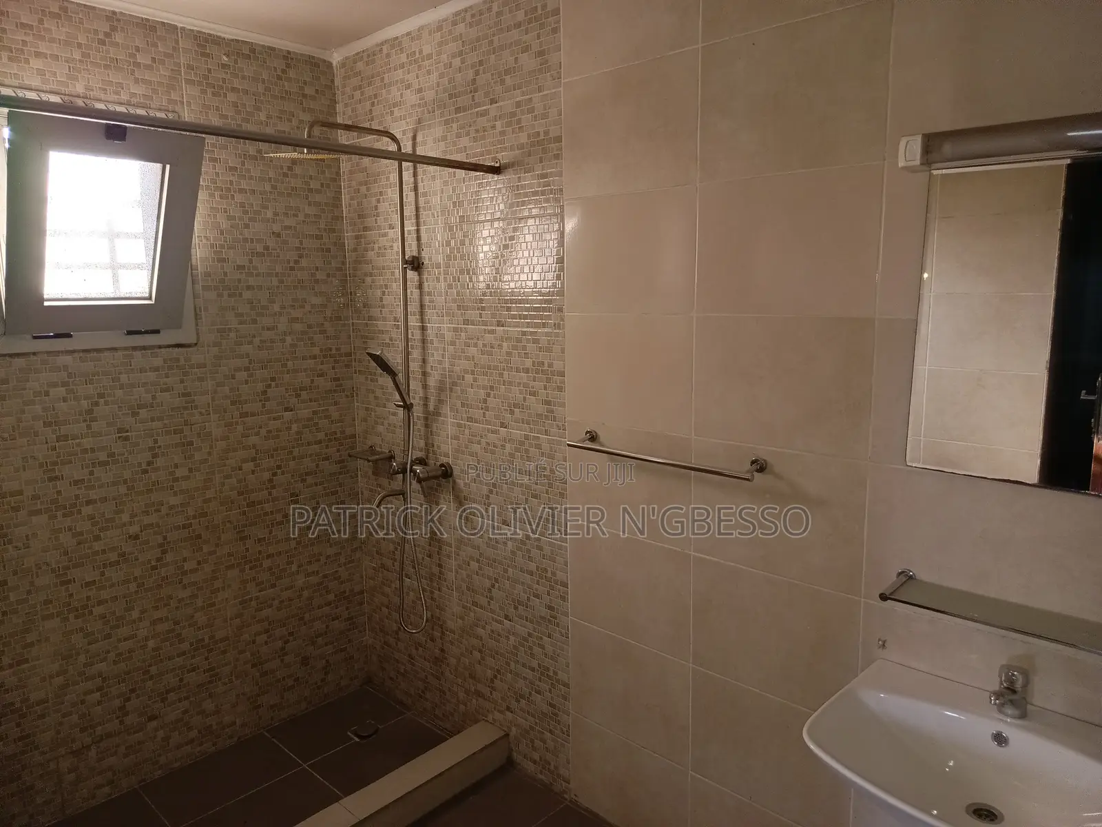 3chbre Appartement dans Appartement 4 Pièces, Cocody à Louer