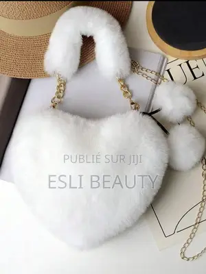 Photo - Sac À Main en Peluche en Forme De Cœur