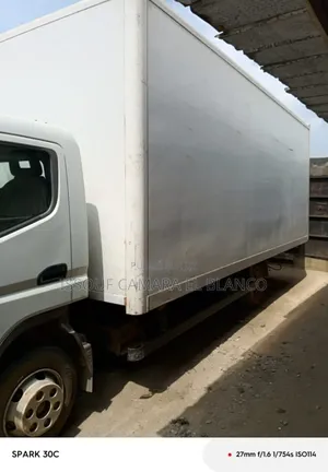 Hyundai H200 2012 Blanc cassé