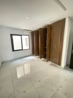 4chbre Appartement dans Samuel Kouame, Cocody à Louer