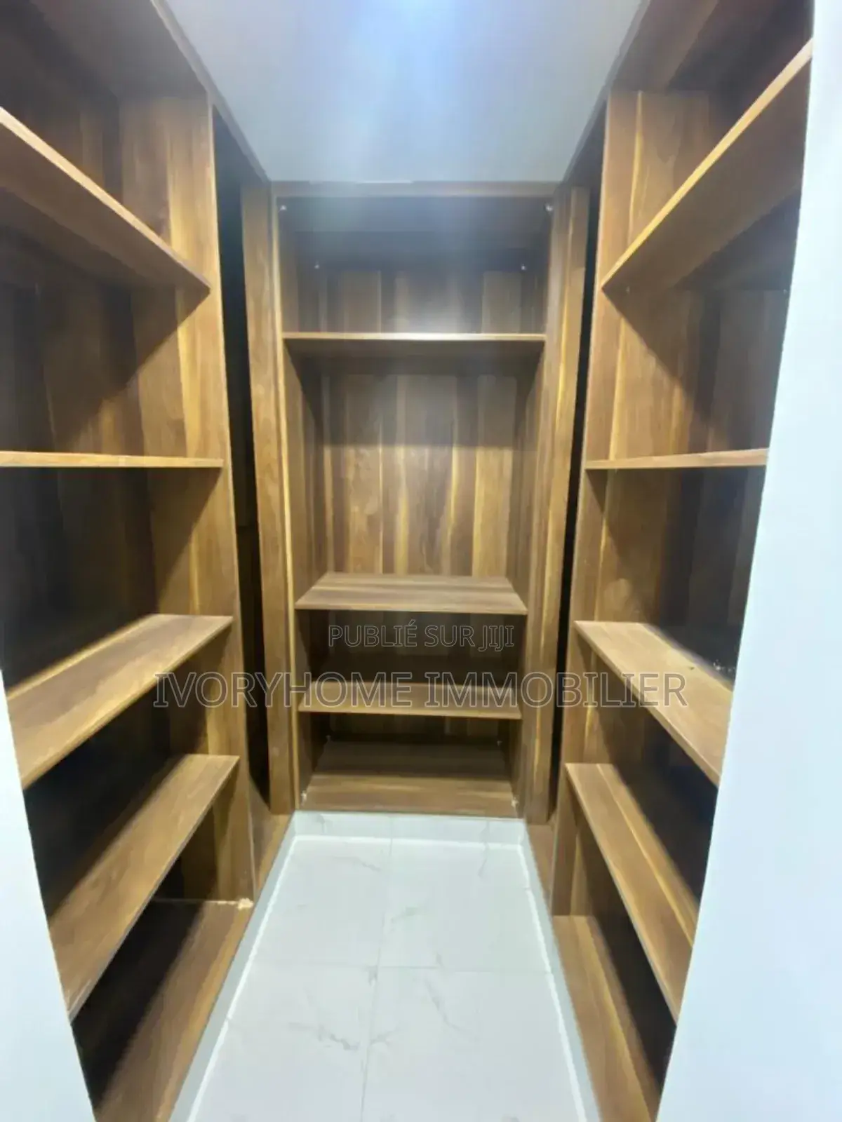 4chbre Appartement dans Samuel Kouame, Cocody à Louer