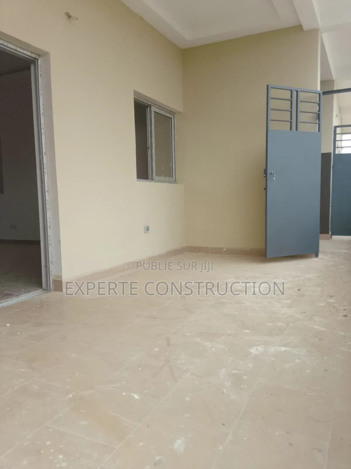 2chbre Chambre et salon dans Construction Experte, Bingerville à Louer