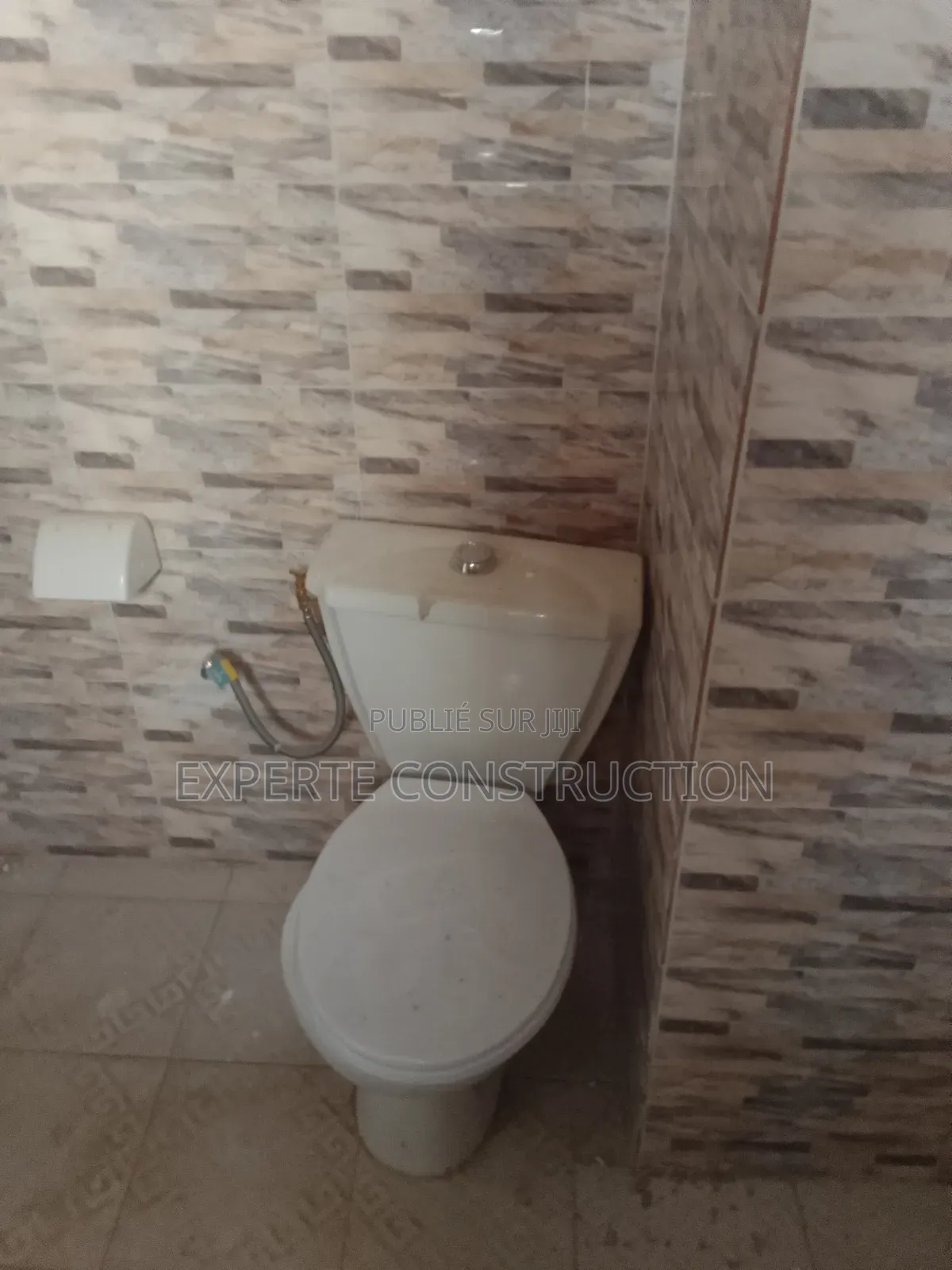 2chbre Chambre et salon dans Construction Experte, Bingerville à Louer