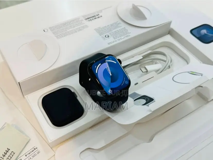 Apple Watch Série 8 45mm Quasi Neuf Avec Le Carton