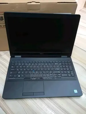 Photo - New Ordinateur Portable Dell Latitude 5590 8GB Intel Core I5 SSD 512GB
