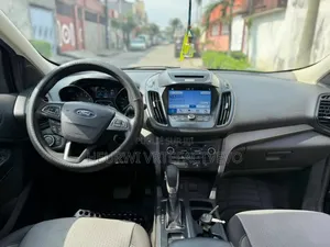 Ford Escape S FWD 2018 Gris