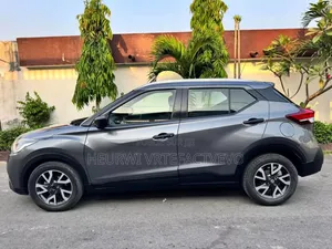 Nissan Kicks SV 2019 Gris