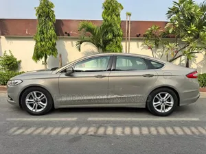 Ford Fusion S FWD 2017 Marron