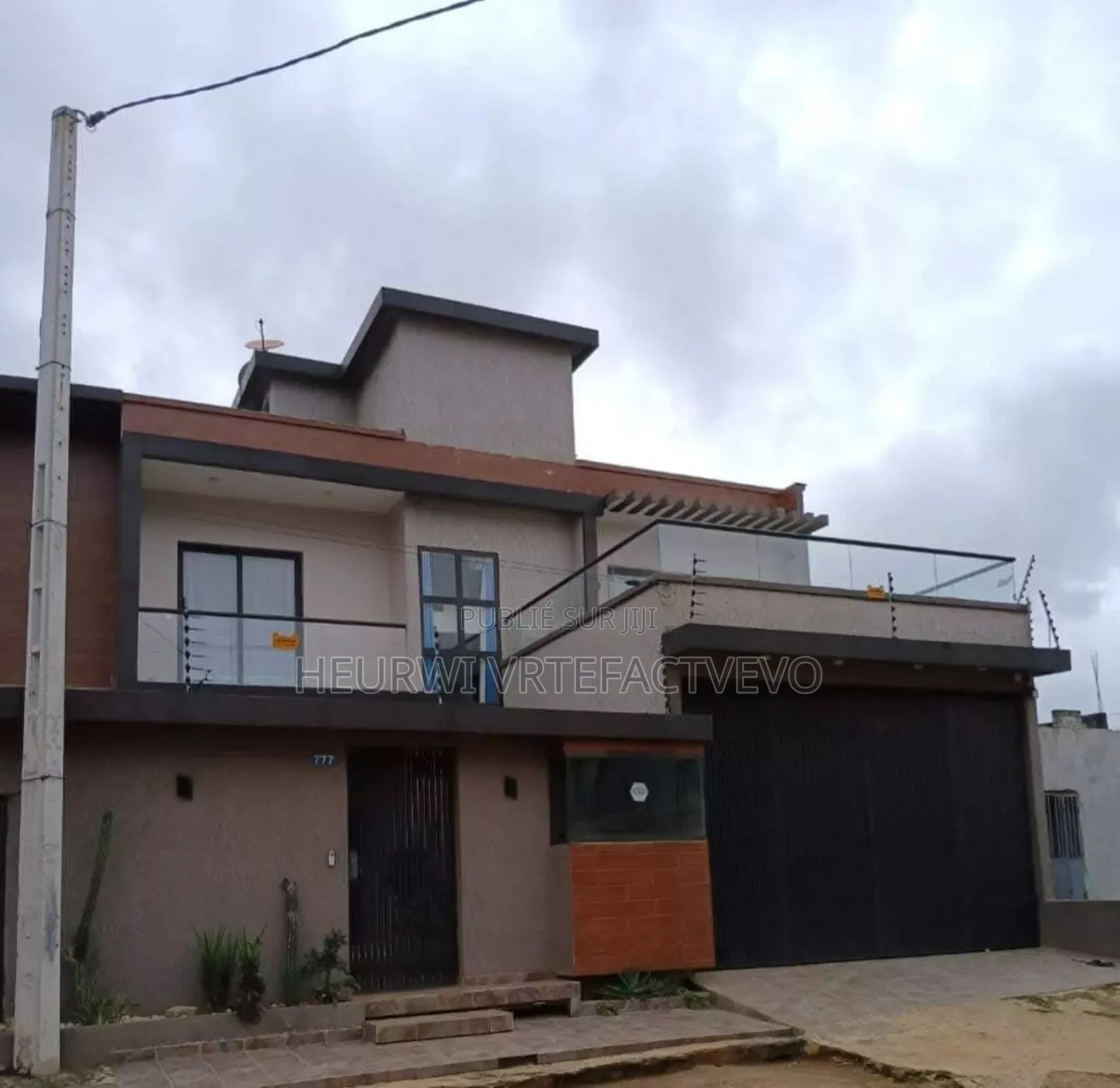 4chbre Duplex dans Investor Plus, Cocody à Louer