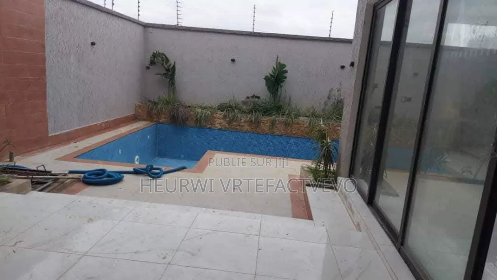 4chbre Duplex dans Investor Plus, Cocody à Louer