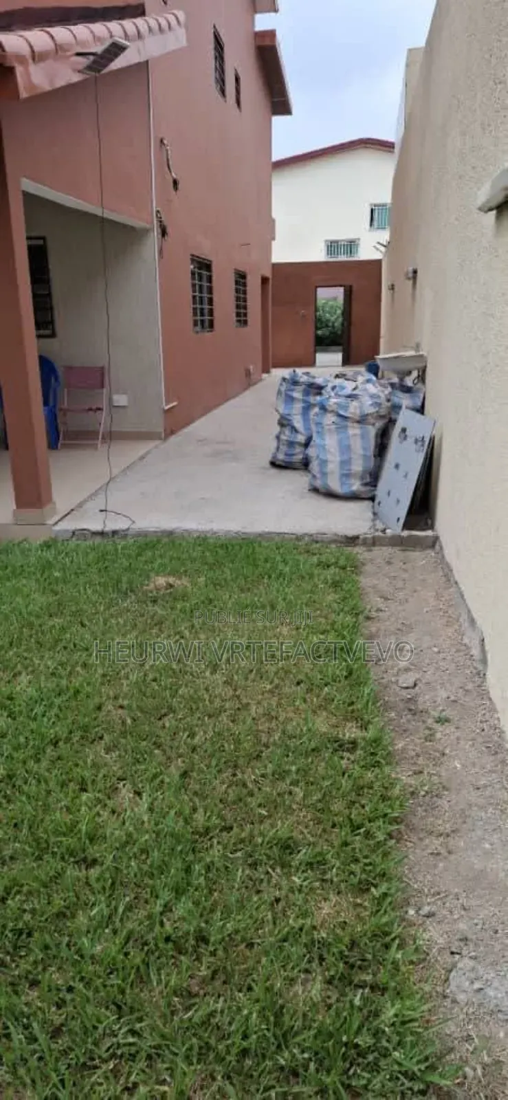 5chbre Duplex dans Yozalem, Cocody à Vendre