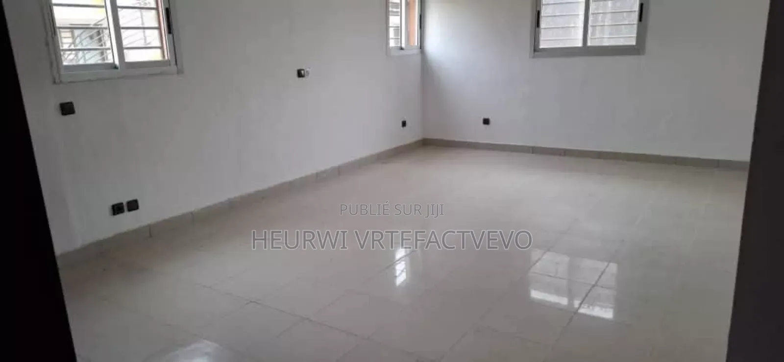 5chbre Duplex dans Yozalem, Cocody à Vendre