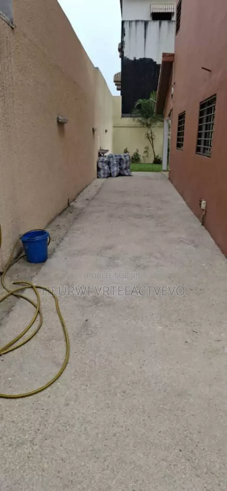 5chbre Duplex dans Yozalem, Cocody à Vendre