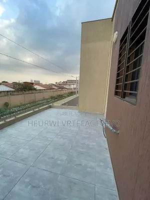 5chbre Duplex dans Yozalem, Cocody à Vendre