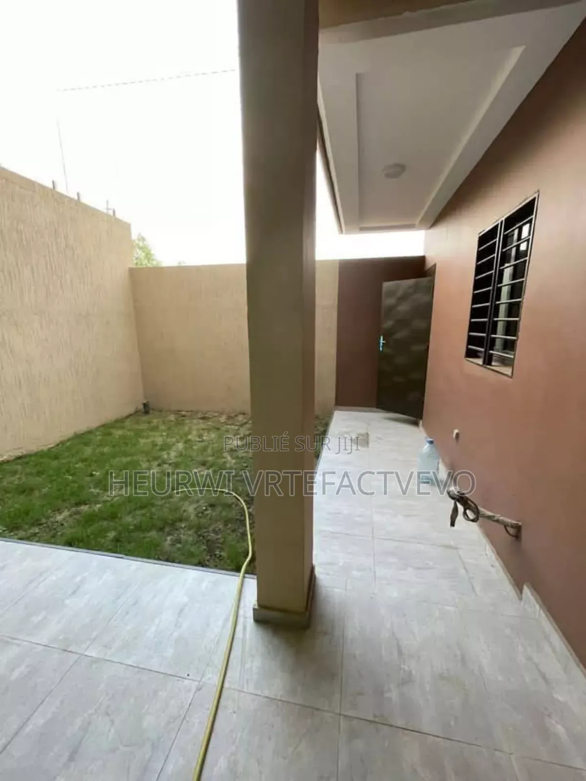 5chbre Duplex dans Yozalem, Cocody à Vendre