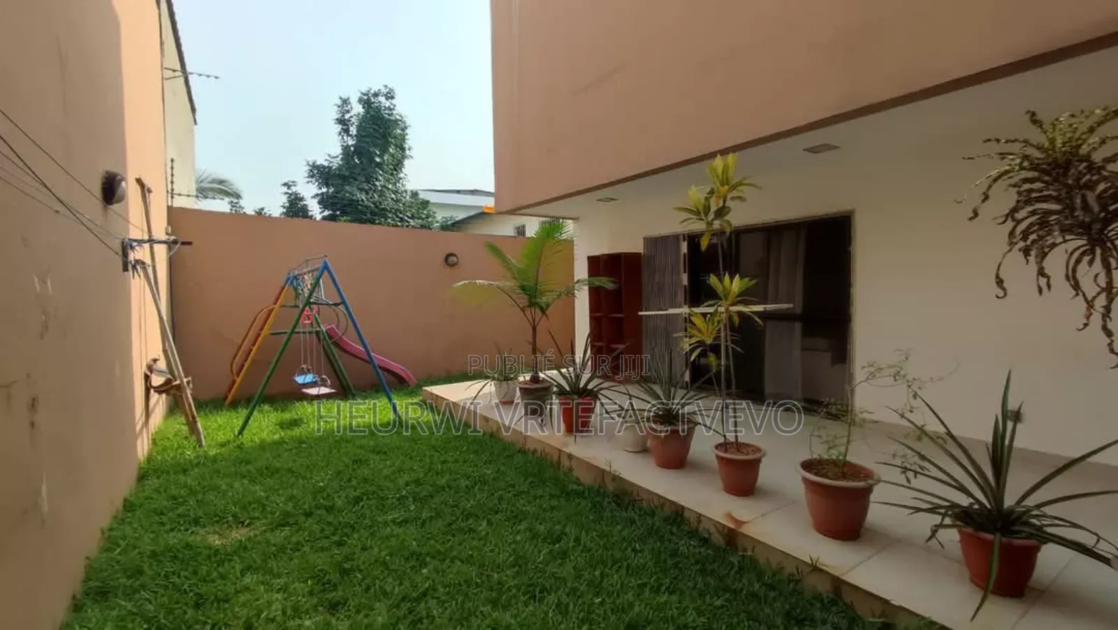 Furnished 4chbre Duplex dans Yozalem, Cocody à Vendre