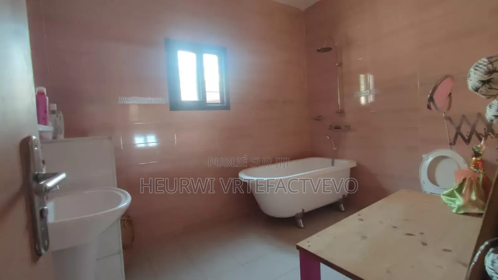 Furnished 4chbre Duplex dans Yozalem, Cocody à Vendre